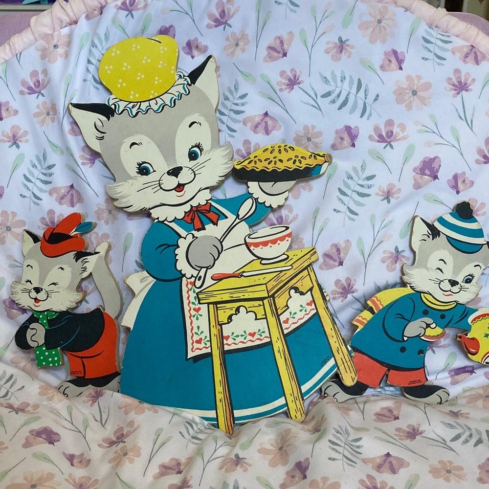 Vintage Dolly Toy Co 2 Little Kittens Nursery Rhyme Mittens Wall Decor